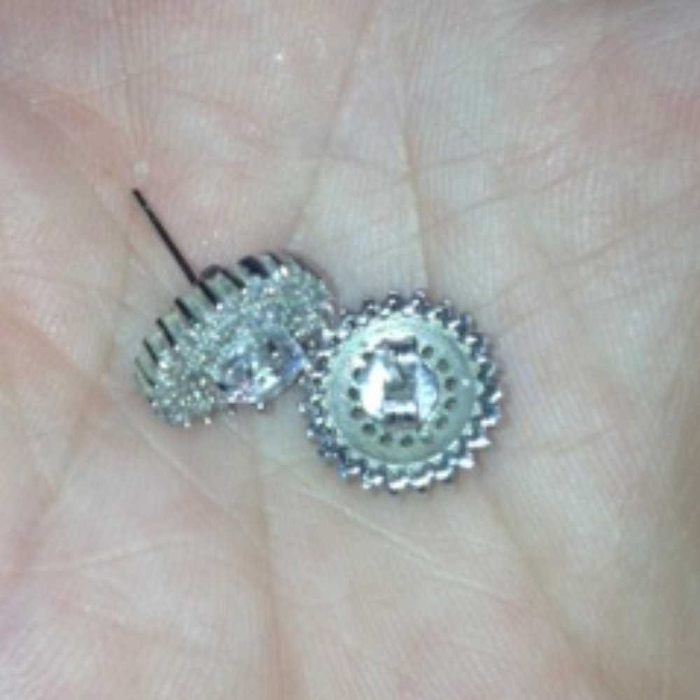 Pretty Round Rinestone Post Earrings - Picture 7 of 8